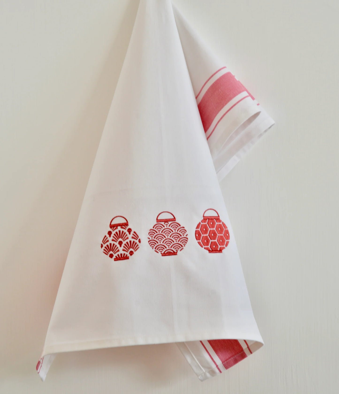 ZEST of Asia Tea towel with Red Trio Set of Lanterns