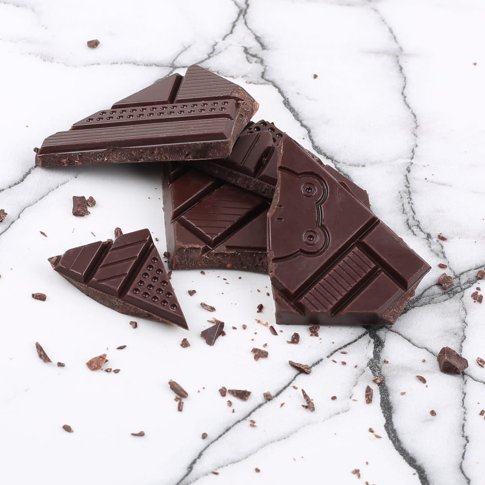 Extra dark chocolate 71% with cocoa nibs , Avec moi
